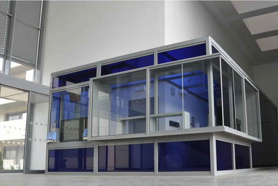 aménagement d'un hall d'accueil-Cloison-hoyez-H5-transparence-suspendue-bleue-amenagement hall d'accueil lycée-entrée
