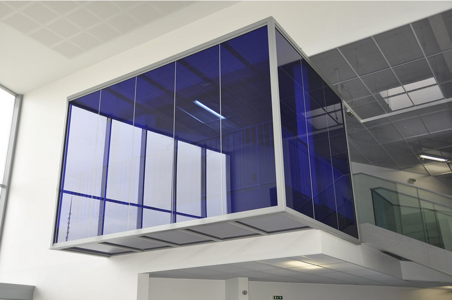 aménagement d'un hall d'accueil-Cloison-hoyez-H5-transparence-suspendue-bleue-amenagement hall d'accueil lycée