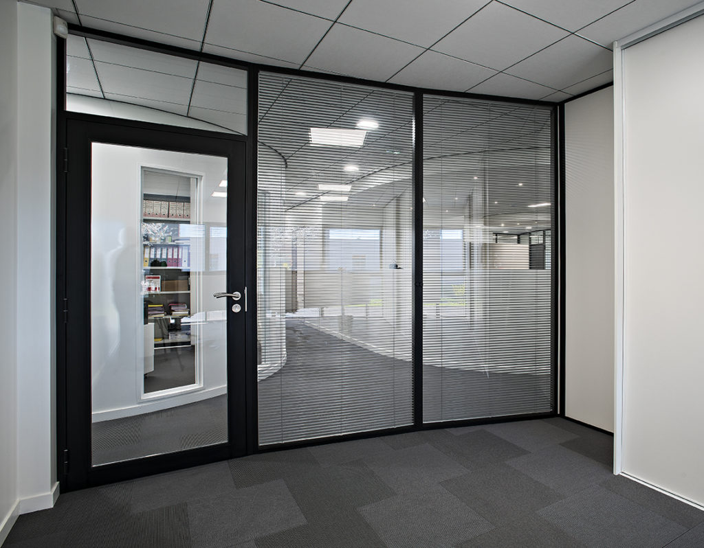 Realisation of a law firm composed of H7 glass partitions